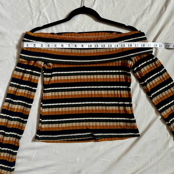 Off-The-Shoulder Ribbed Striped Shirt - Picture 3 of 4